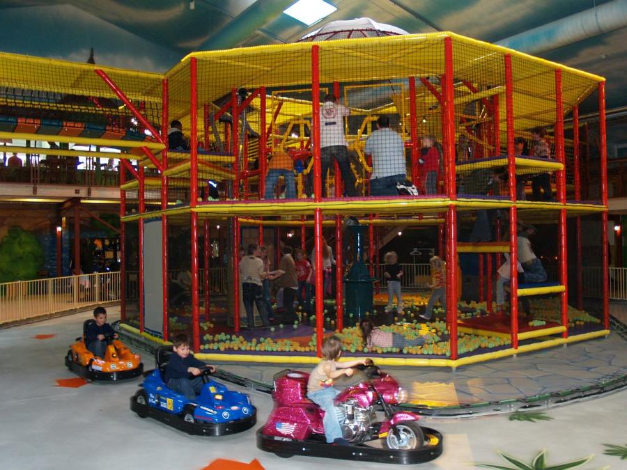 Kletterturm und Karts